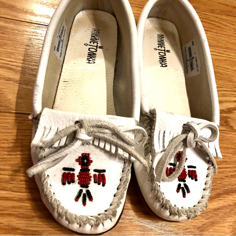 White Minnetonka thunderbird leather loafers women’s 7